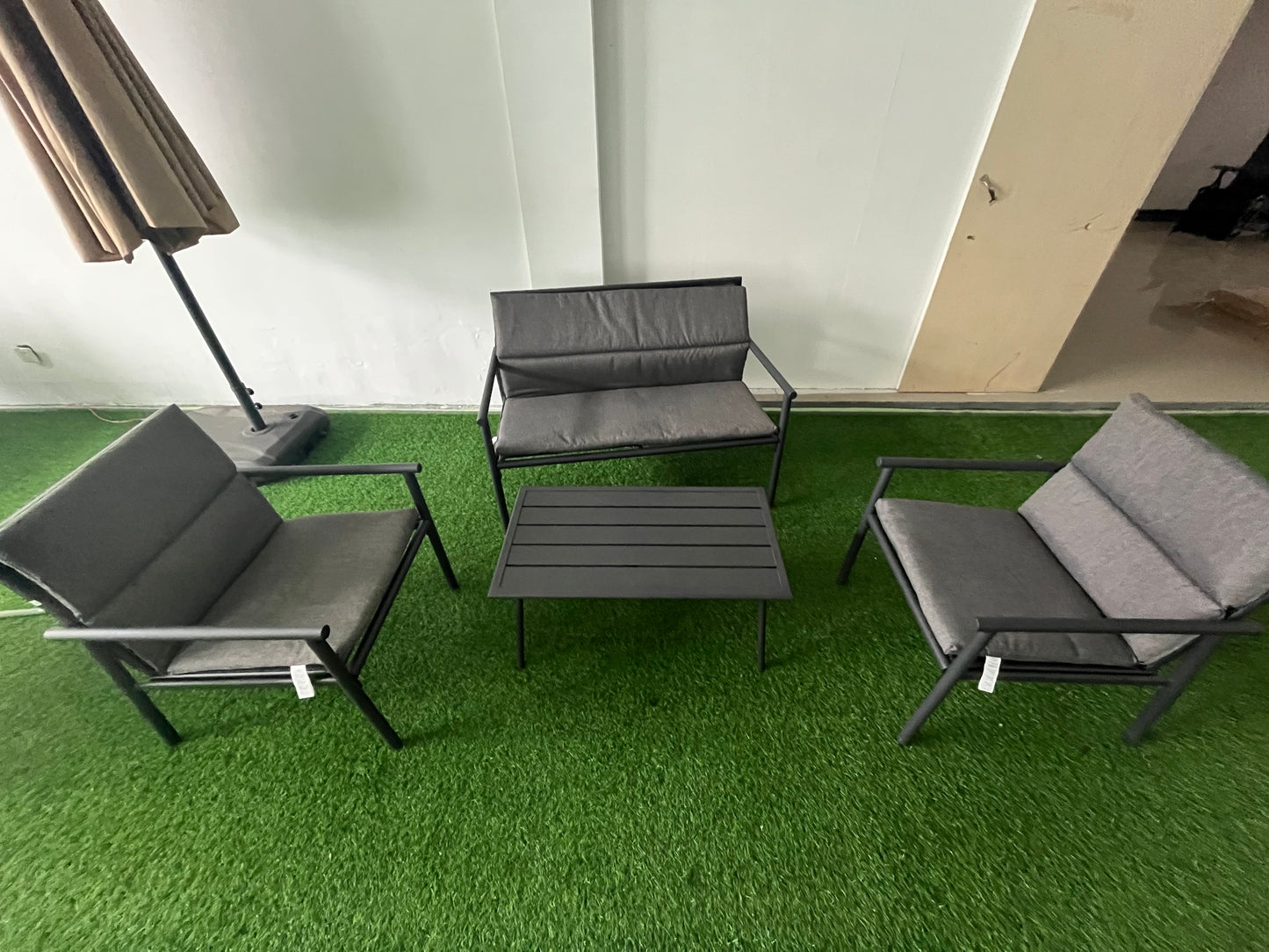 JUEGO MESA Y SOFA CON ALMOHADON